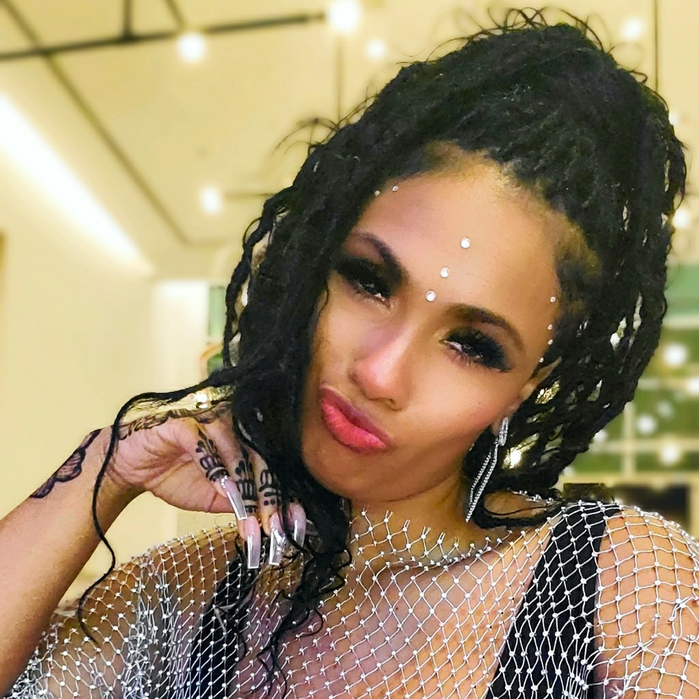 Meet your Posher, Roslyn